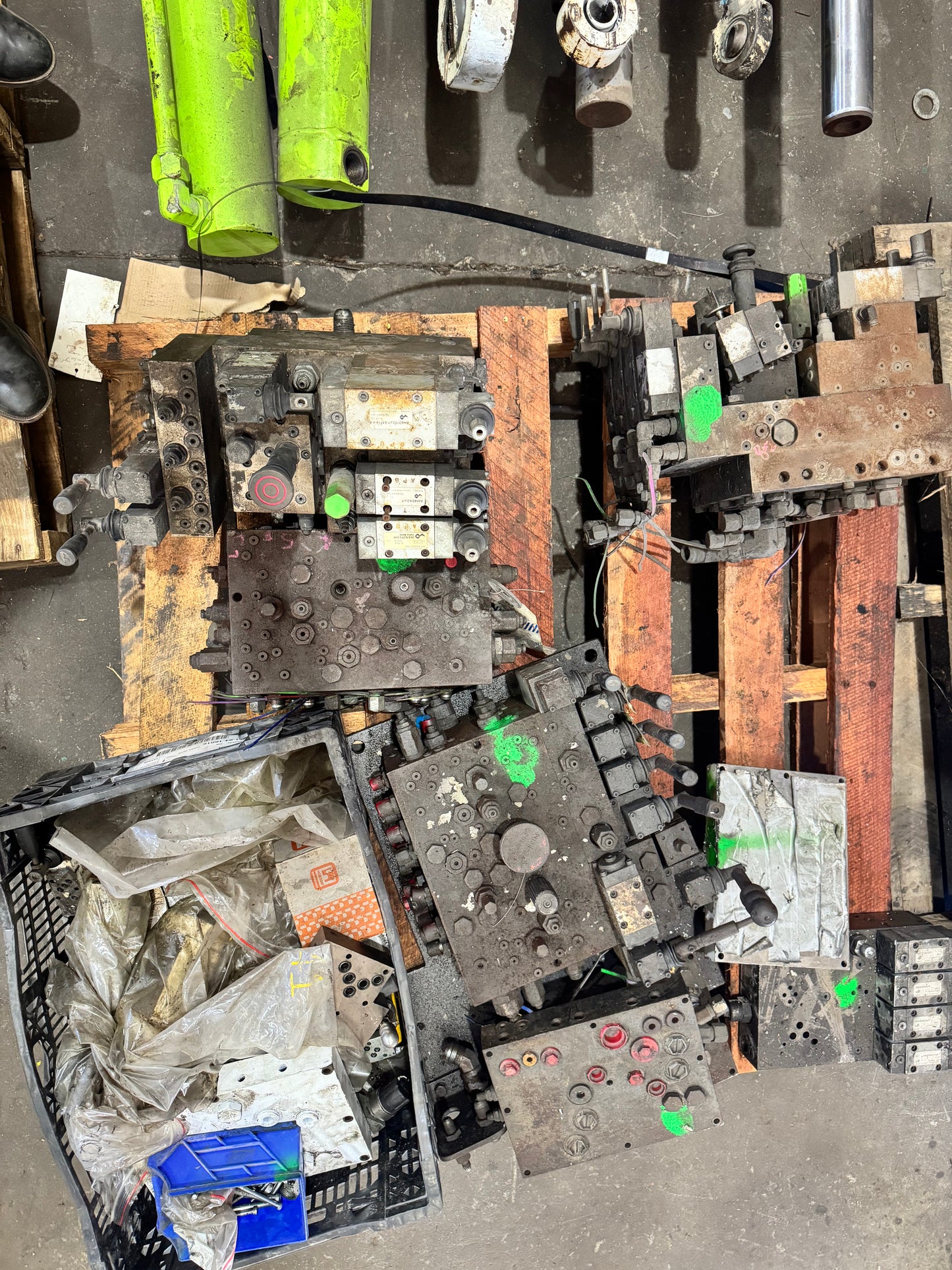 Drill Rig Valve Banks Lot — Hydraulogic and Hydraulic Controls, Mines Dept Compliant (Used)